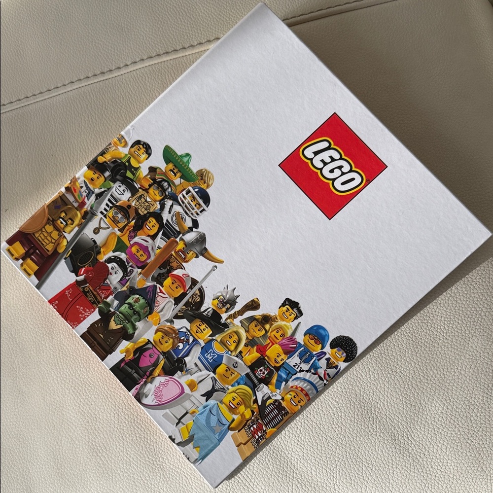 LEGO Character Three Ding Binder‎